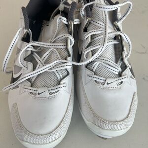 Nike White Hyperdiamond Woman’s Cleats. Size 8.5